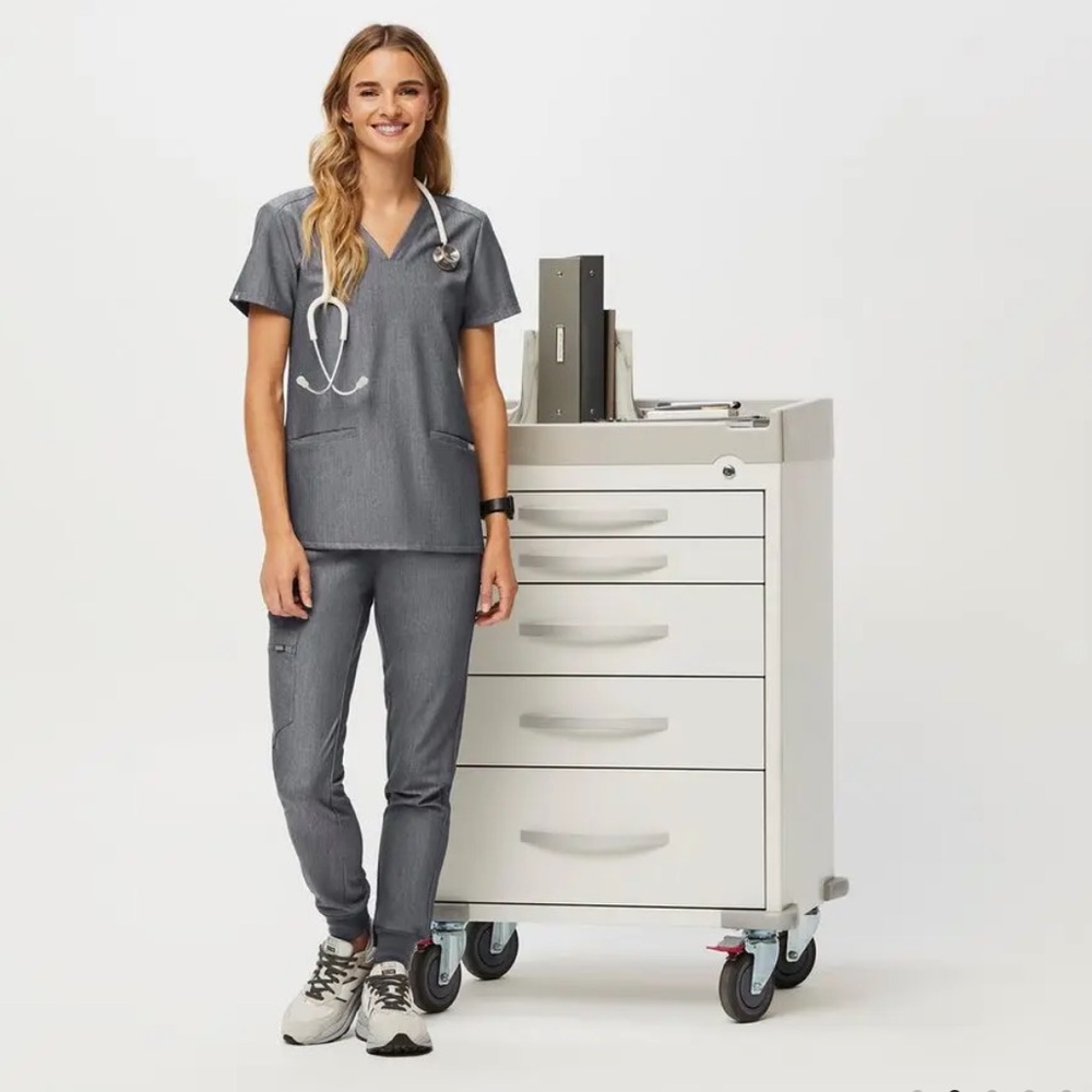 Figs Casma Three-Pocket Scrub Top